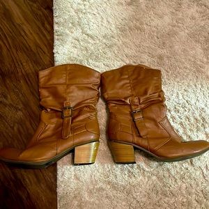 🌻3/$20 Brown Heeled Boots Size 8.5